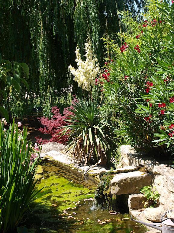 Jardin D'Antan Bed & Breakfast Ansouis Exterior photo